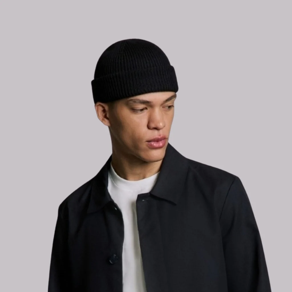 BLACK SHORT BEANIE - Image 8