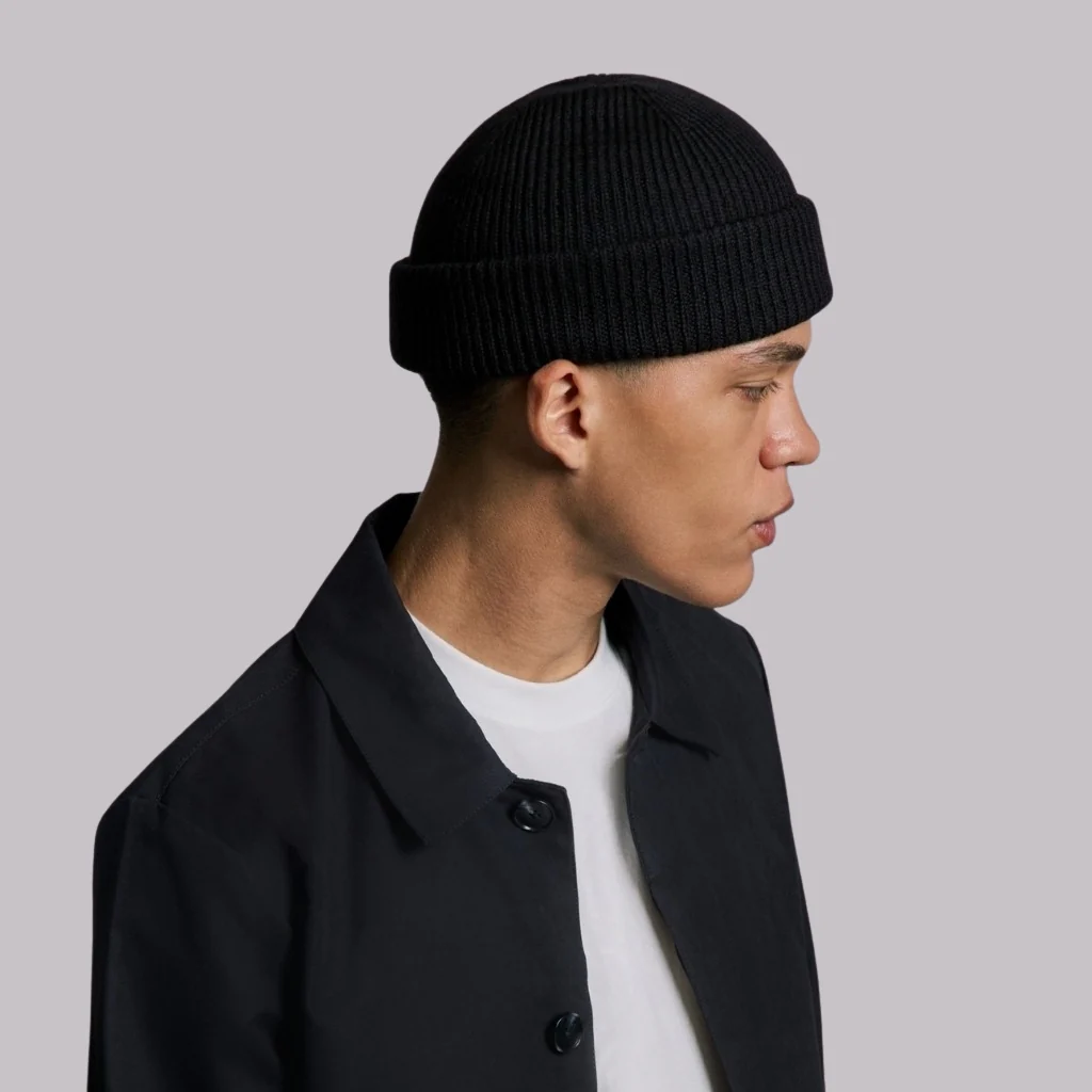 BLACK SHORT BEANIE - Image 9