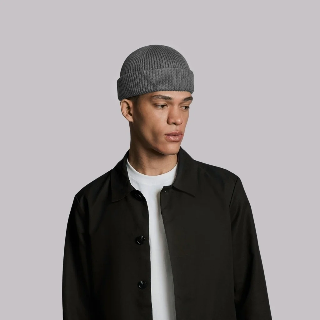 DARK GREY SHORT BEANIE - Image 9