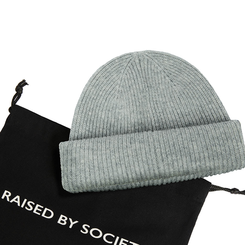 LIGHT GREY SHORT BEANIE - Image 4